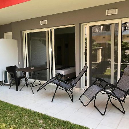 Red Luxury Aqua Aparthotel Paralía Екстериор снимка